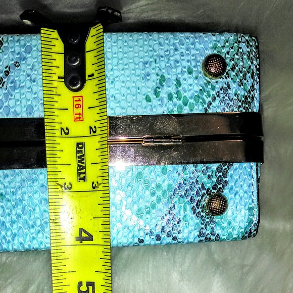 (NEW)! Blue Ice Snake Skin Square Bag! - Picture 6 of 8